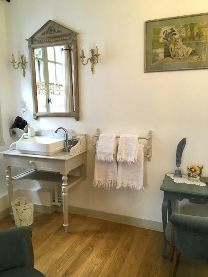 Bed and Breakfast L'Atelier De Tess Le Bec-Hellouin Экстерьер фото