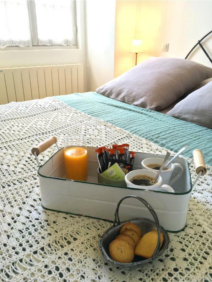 Bed and Breakfast L'Atelier De Tess Le Bec-Hellouin Экстерьер фото