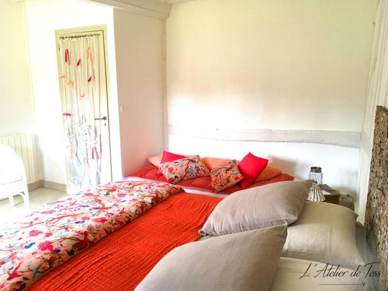 Bed and Breakfast L'Atelier De Tess Le Bec-Hellouin Экстерьер фото