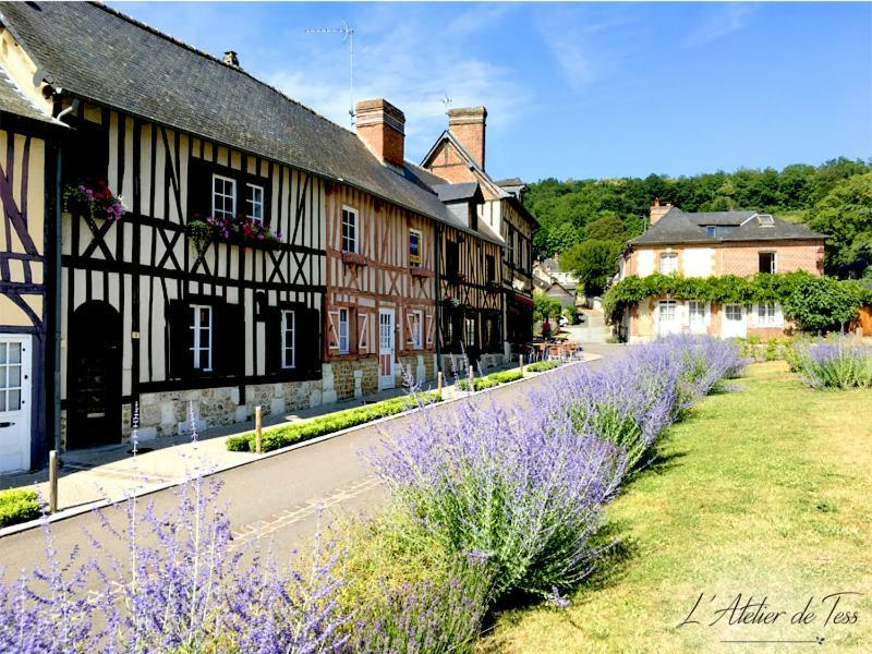 Bed and Breakfast L'Atelier De Tess Le Bec-Hellouin Экстерьер фото