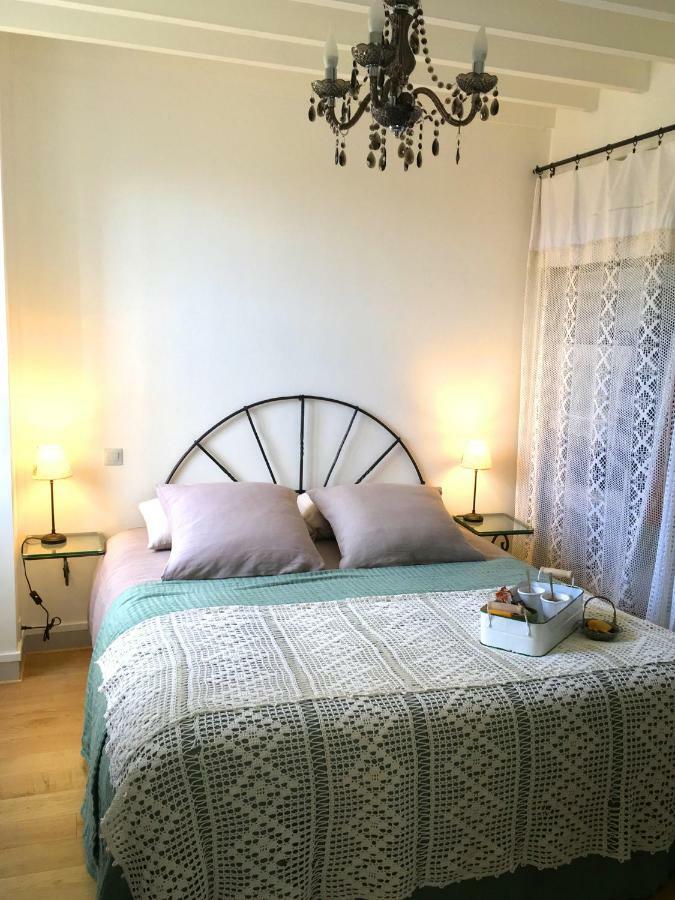 Bed and Breakfast L'Atelier De Tess Le Bec-Hellouin Экстерьер фото