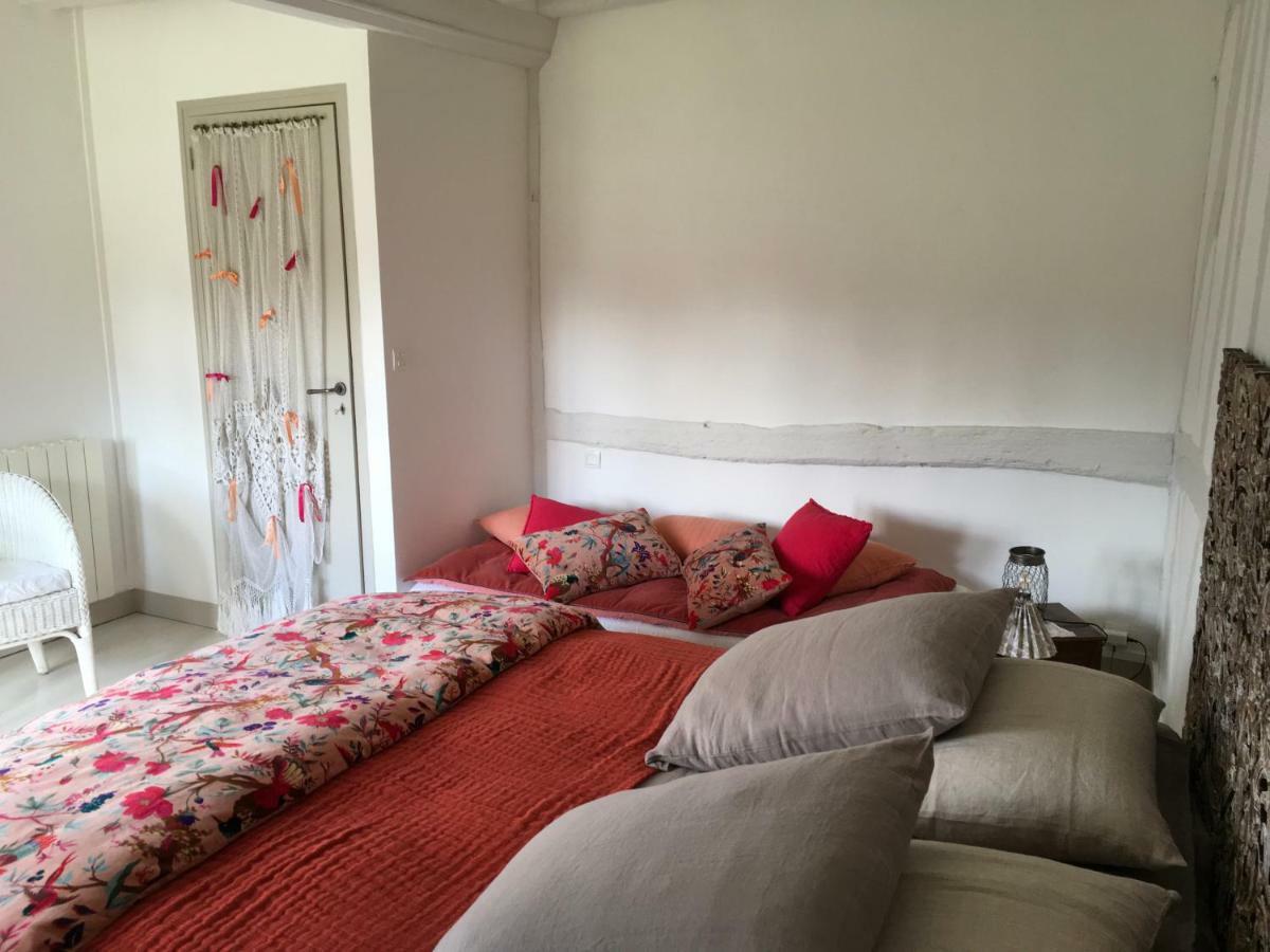 Bed and Breakfast L'Atelier De Tess Le Bec-Hellouin Экстерьер фото