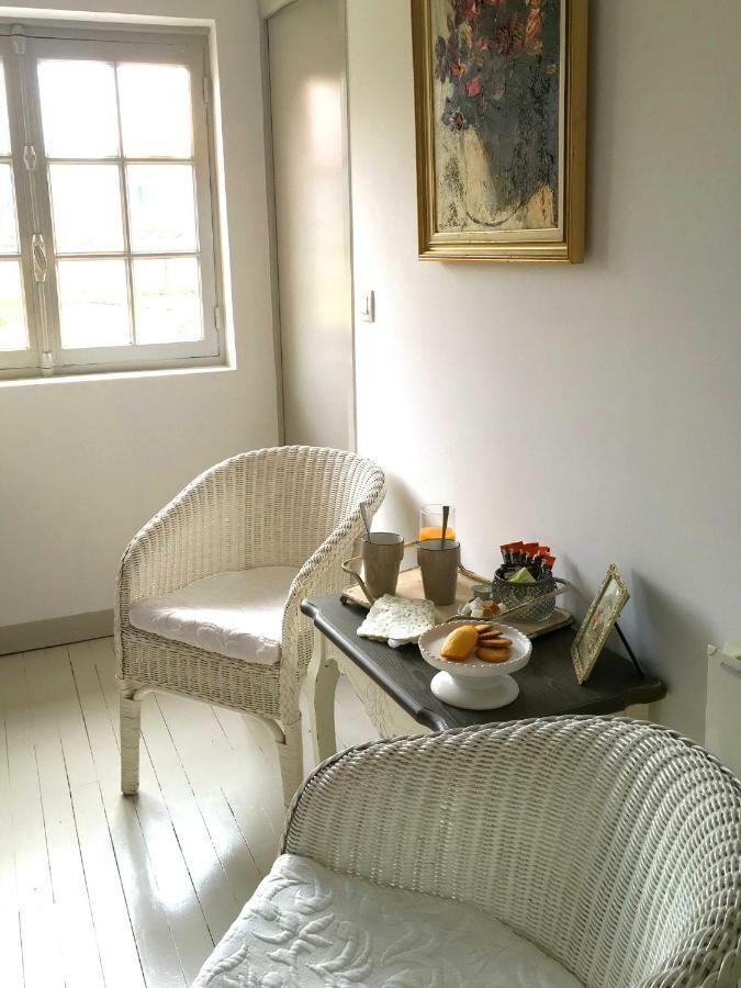 Bed and Breakfast L'Atelier De Tess Le Bec-Hellouin Экстерьер фото