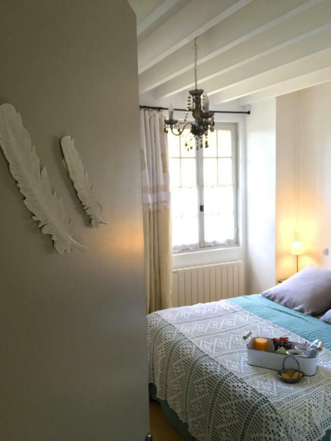 Bed and Breakfast L'Atelier De Tess Le Bec-Hellouin Экстерьер фото